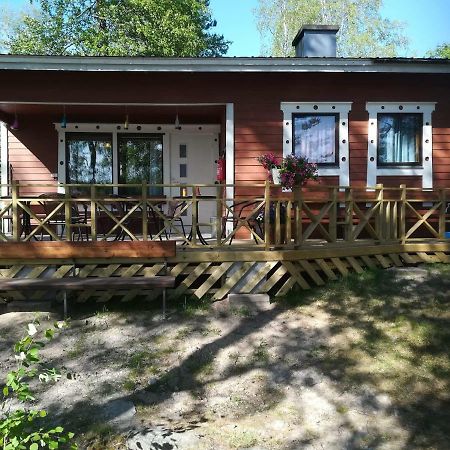 Pirttiniemen Lomakylae Hotel Muurasjärvi Екстериор снимка