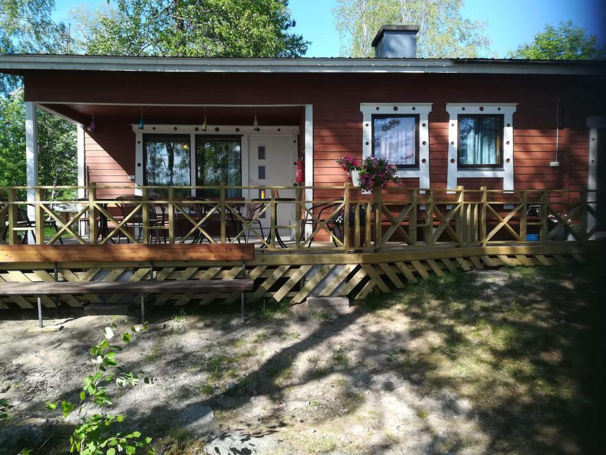 Pirttiniemen Lomakylae Hotel Muurasjärvi Екстериор снимка